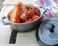 La même chose qu'un ragoût ordinaire, mais avec des chipolatas. Excellent et peu onéreux.