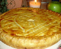 tarte couverte à déguster réchauffée en rentrant d'une promenade par temps frais ou...chaude à la sortie du four ...en tout temps! (c'est bon...mais c'est chaud...)