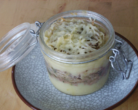 Une purée faite maison avec un canard confit de qualitée servis avec une salade verte