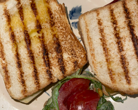 Croque monsieur aux Pommes du Limousin AOP, tomme, speck et roquette