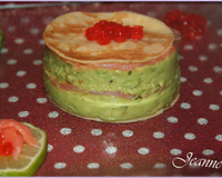 Millefeuille salé au saumon fumé et guacamole