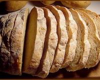Un pain à l'aspect rustique délicieux qui en plus de son très bon goût se garde plusieurs jours.