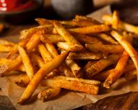 Frites de patates douces ou de pommes de terre, y a-t-il une différence sur le pic glycémique ? Cette biochimiste répond