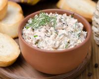 Laurent Mariotte partage sa recette de rillettes de poisson, une idée parfaite pour un pique-nique ou un apéro ensoleillé