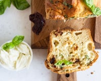 Cake salé ricotta, mozzarella et tomates séchées