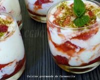 Verrine de fraises au mascarpone vanillé et à la liqueur de framboises
