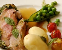 Épaule d'agneau en croûte d'herbes aux légumes bretons