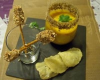 Verrine de crème de potiron, mini-brochettes de foie gras et craquelin de parmesan