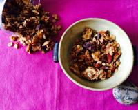 Un granola express sain et équilibré pour démarrer la journée du bon pied.