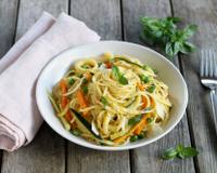 Une variante de la Carbonara sans lardons, avec des légumes.