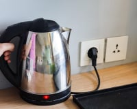L'erreur que l'on fait tous avec sa bouilloire et qui gâche totalement le goût du thé