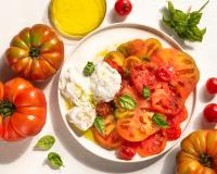 Comment faire une tomate surprise avec un cœur coulant de burrata ?