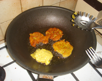 Ce sont des beignets croquants aux courgettes et aux herbes