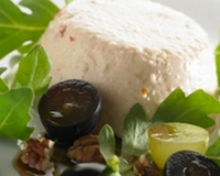 Terrine de gruyère AOC sur salade de raisin