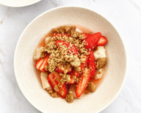 Crumble fraises et rhubarbe