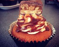 De bons cupcakes aux snikers.