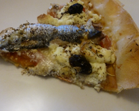 Voilà un exemple simple d'entrée provençale revisitée au Boursin. J'ai fait cette tarte provençale avec un produit de la mer qui m'est cher, la sardine (pas tout à fait…