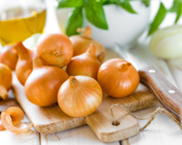 Cette ancienne candidate de Top Chef nous dévoile son astuce pour utiliser entièrement les oignons dans une recette