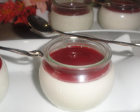 Pannacotta au coulis de fraises