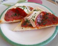 Tapas au chorizo et à la bûche de chèvre, à servir à l'apéritif.