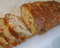 Cake aux olives, tomates séchées et bacon