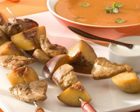 Brochettes de suprêmes de pintade marinées au barbecue