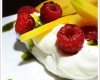 Pavlova aux framboises et mangues