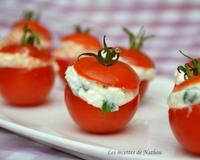 De bonnes tomates cerise du jardin...
De la feta et des huiles d'olive rapportées de nos vacances en Grèce...
Voilà de quoi préparer des petits "amuse-bouches" pour…