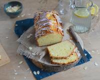 Un cake moelleux avec une note citronnée et le goût des amandes qui donne à ce cake du croquant et une texture merveilleuxe.
