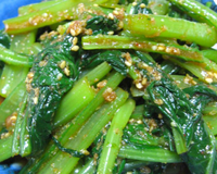 Le komatsuna est une sorte d'épinard asiatique. En anglais, Wikipedia appelle ça du "Japanese Mustard Spinach" (épinards de moutarde japonais). Dans cette recette, l'épinard…