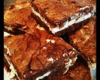 Un mariage entre un brownie et un cheesecake...je pense qu'il n'y a pas besoin de plus d'explications ! Gare à vous, si vous en mangez un morceau, vous ne pourrez plus…