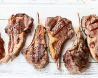 Côtes d'agneaux au barbecue