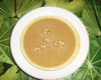 Soupe de céleri rave aux noix grillées