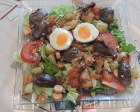 Salade gourmande aux gésiers confits et pommes sarladaises