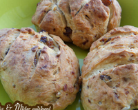 Ces petits pains sont agrémenté d'abricots secs, de raisins secs et de graines de tournesol et sont parfaits accompagnés de foie gras.