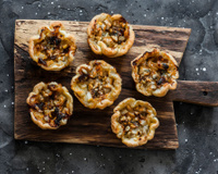 Pour l'apéritif dînatoire du Nouvel An : voici notre recette de muffins salés, parfaite pour utiliser les restes de foie gras de Noël !