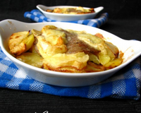 Un petit gratin qui sent bon la normandie avec l'andouille et le camembert avec une petite pointe sucrée-salée avec les pommes.
