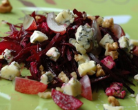 Salade de betterave à la Fourme d'Ambert, aux noix et aux raisins