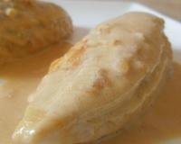 De délicieux morceaux de poulet en sauce.