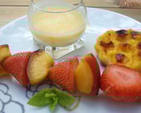 Brochettes de fraises et nectarines, sauce à l'orange