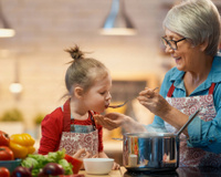 10 astuces de grand-mère à connaître : simples, efficaces et toujours utiles en cuisine