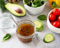 Salades d'été : comment alléger sa vinaigrette pour garder une sauce savoureuse et équilibrée ?