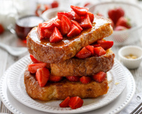 Brioche perdue aux fraises et miel