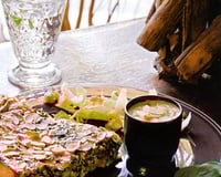 Quiche aux épinards et Saint-Jacques velouté de courgettes