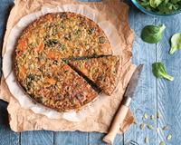 Une grande galette végétarienne à partager encore toute chaude, tant que sa texture est délicieusement moelleuse…