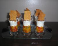 Mariage très original du fromage de chèvre et de la menthe fraîche, le tout accompagné d'une poêlée de poivrons et d'une tuile au parmesan.