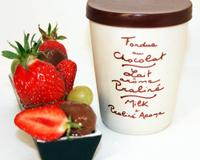 Réaliser une fondue au chocolat très rapidement en ajoutant simplement des fruits ou des biscuits.