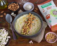 Soupe mixée de chou-fleur et pois chiches aux amandes