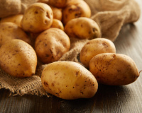 “Ne réchauffez plus vos pommes de terre au micro-ondes” : une diététicienne explique pourquoi ce geste peut être risqué