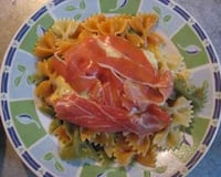 Trio de pâtes aux lardons, crème, ail, basilic et Prosciutto